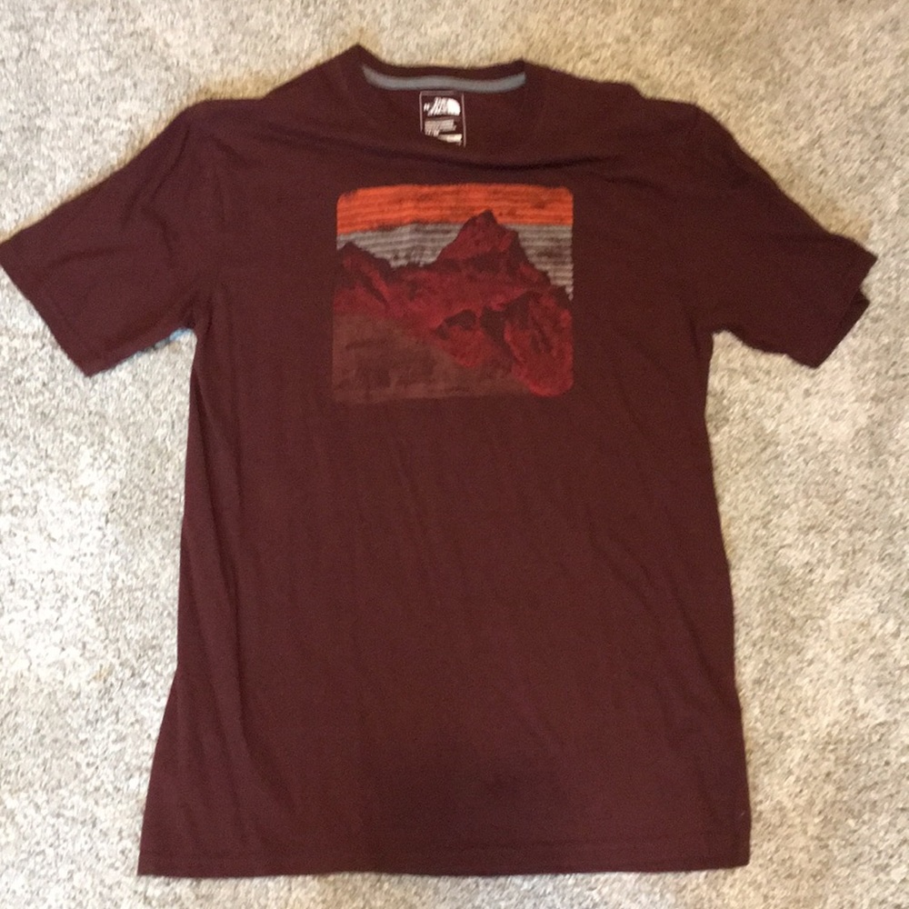 Men’s North Face t-shirt